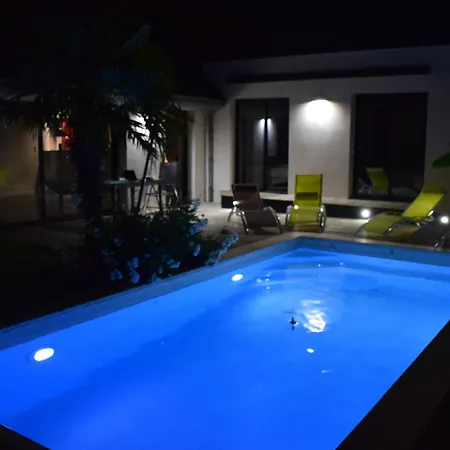 Piscine Chauffée Hébergement de vacances *