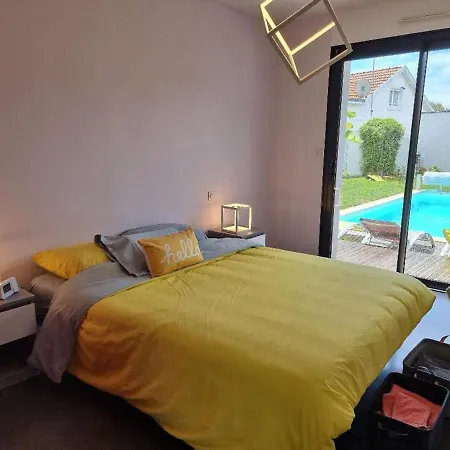 Holiday home Piscine Chauffee La Bernerie-en-Retz
